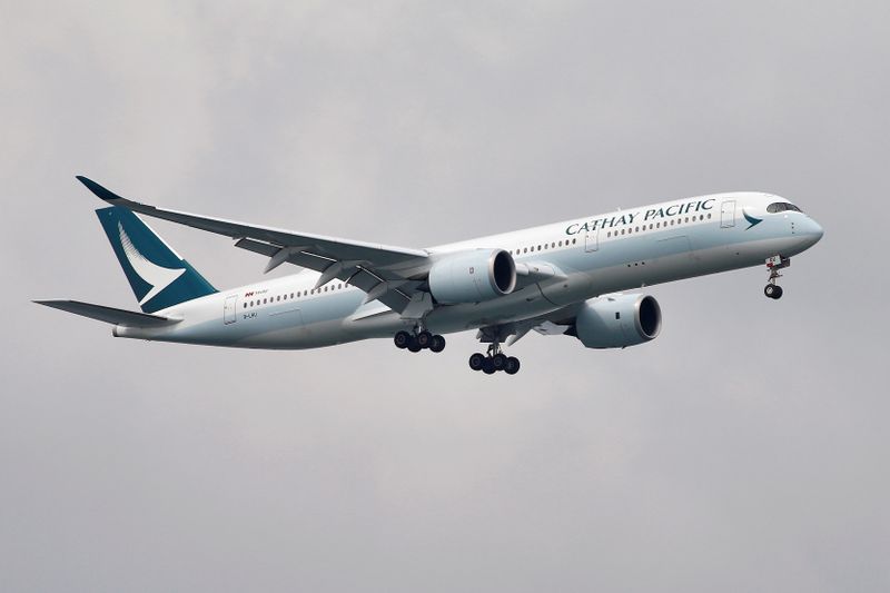 &copy; Reuters. A Cathay Pacific Airways Airbus A350 airplane approaches to land at Changi International Airport in Singapore