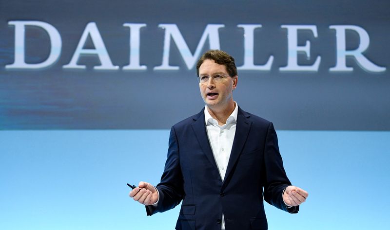&copy; Reuters. FILE PHOTO: Daimler Chief Executive Ola Kaellenius speaks at the German carmaker&apos;s annual results news conference