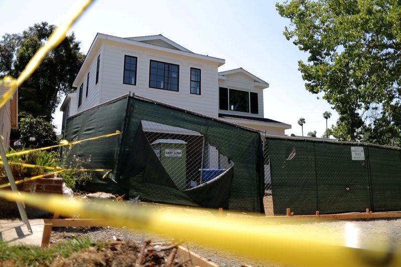 &copy; Reuters. FILE PHOTO: A new home is seen under construction in Los Angeles