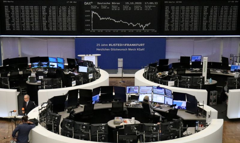&copy; Reuters. الأسهم الأوروبية تنخفض بفعل القلق بشأن قيود جديدة مرتبطة بفيروس كورونا