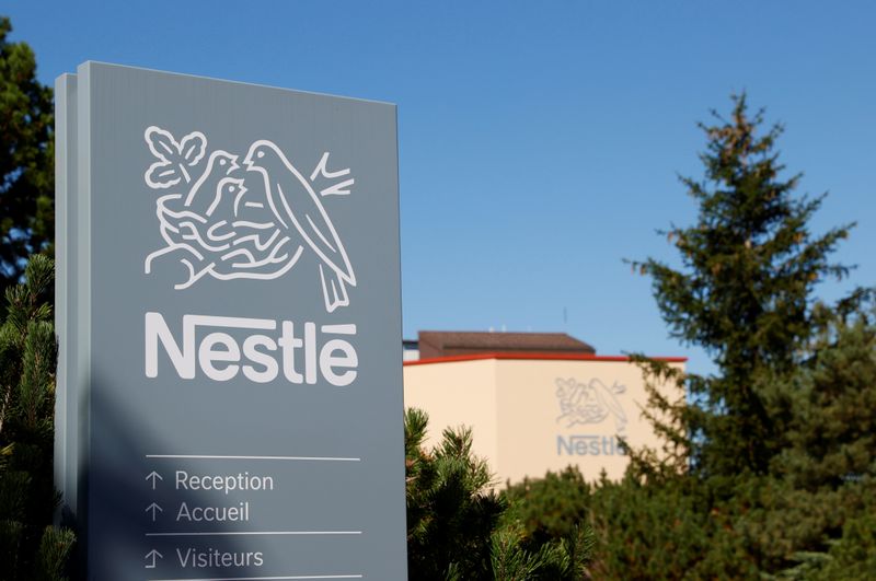© Reuters. Logo is pictured on the Nestle research center in Lausanne
