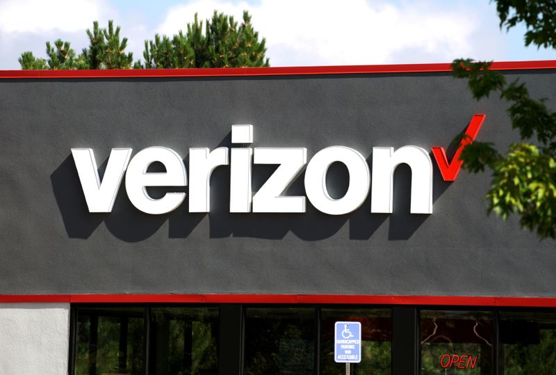 &copy; Reuters. FILE PHOTO: The Verizon store in Superior