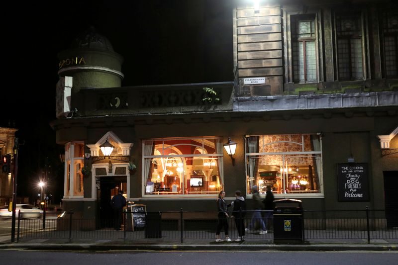 &copy; Reuters. FILE PHOTO: People drink outdoors in Glasgow,  Scotland