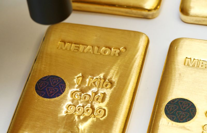 &copy; Reuters. The Sicpa Oasis validator system is pictured over one kilogram bar of gold at Swiss refiner Metalor in Marin