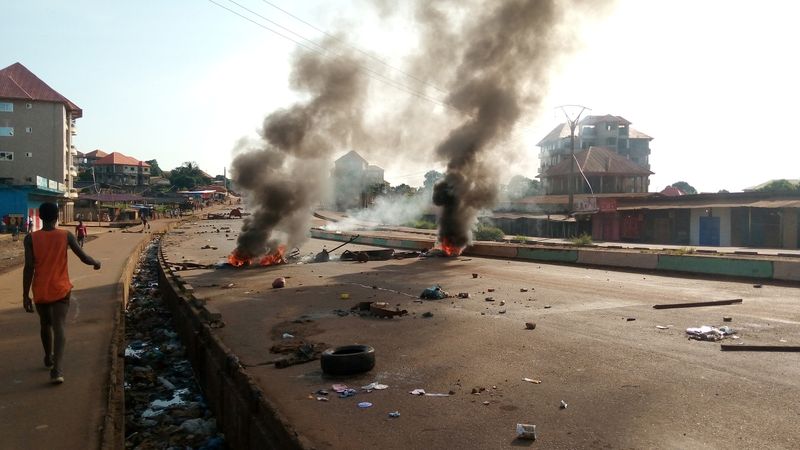 &copy; Reuters. Deadly clashes as Guinea awaits result of presidential election