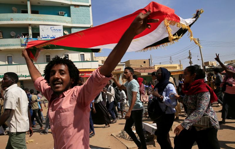 &copy; Reuters. الشرطة السودانية تطلق الغاز المسيل للدموع لتفريق مئات المتظاهرين في الخرطوم
