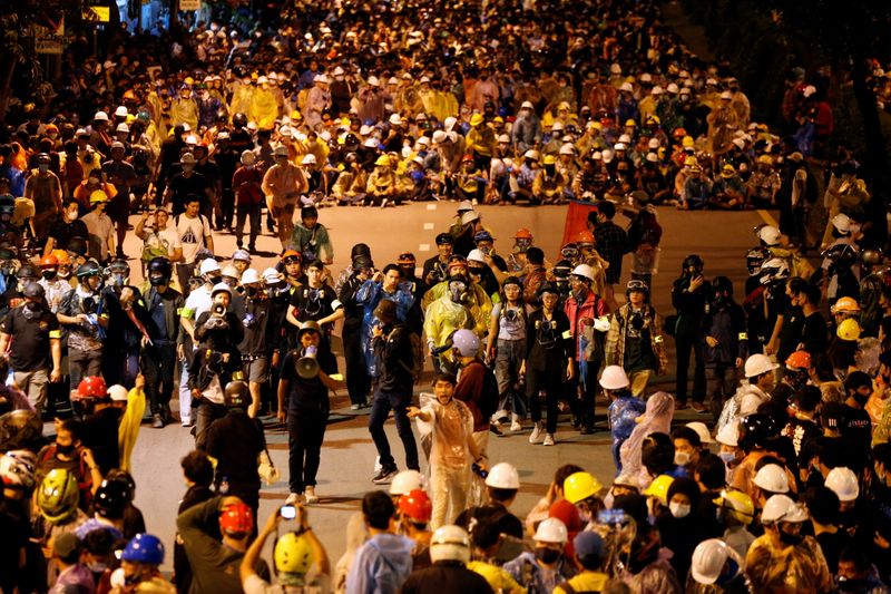 &copy; Reuters. المحتجون يعطون رئيس وزراء تايلاند مهلة ثلاثة أيام للتنحي