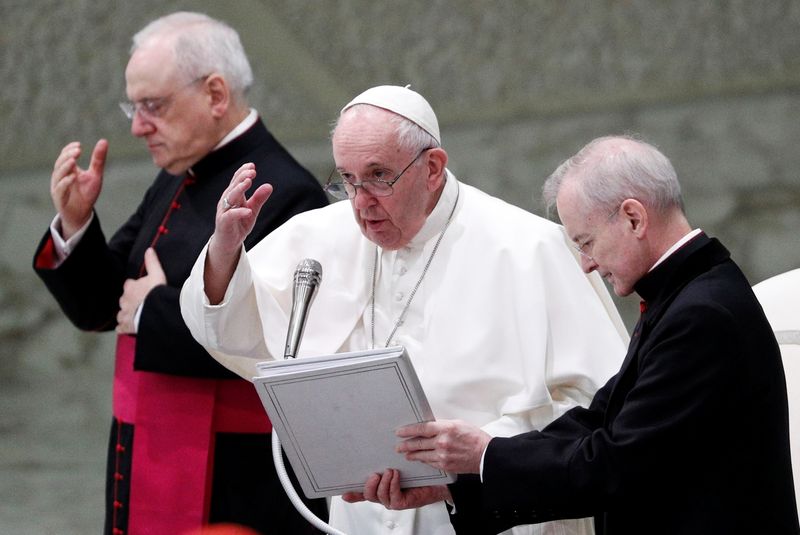 © Reuters. LE PAPE FRANÇOIS FAVORABLE À UNE UNION CIVILE POUR LES HOMOSEXUELS