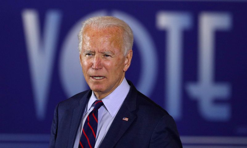 © Reuters. FILE PHOTO: Democratic presidential candidate Joe Biden attends a Voter Mobilization Event in Cincinnati