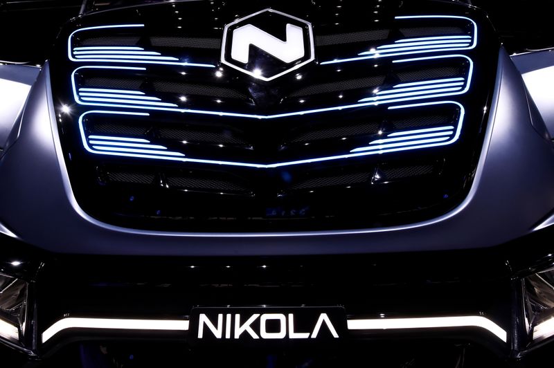 © Reuters. FILE PHOTO: U.S. Nikola's logo is pictured at an event held to present CNH's new full-electric and Hydrogen fuel-cell battery trucks in partnership with U.S. Nikola event in Turin