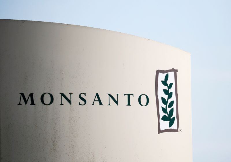 &copy; Reuters. The logo of Monsanto is seen at the Monsanto factory in Peyrehorade