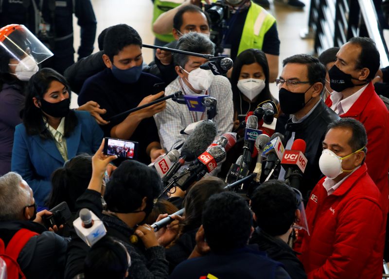 &copy; Reuters. Presidente do Peru, Martín Vizcarra, concede entrevista a jornalistas