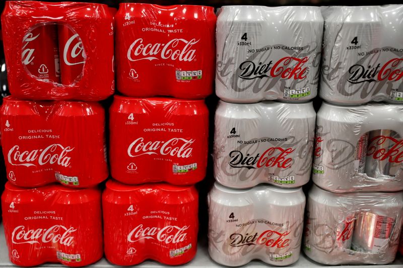 &copy; Reuters. FILE PHOTO: Multi can packs of Coca Cola and Diet Coke are seen for sale in a motorway services shop, Reading