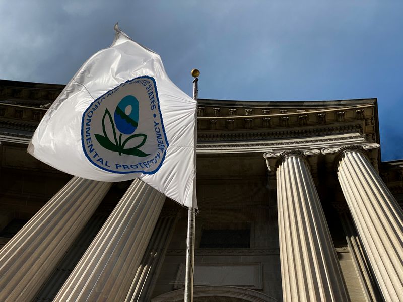 © Reuters. FILE PHOTO: The Environmental Protection Agency headquarters is seen in Washington, D.C.