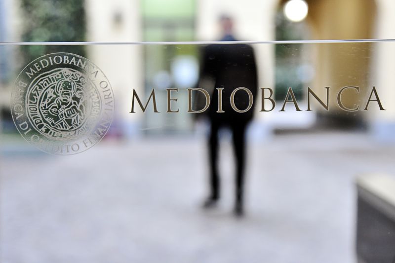 &copy; Reuters. Il logo Mediobanca presso la sede centrale a Milano