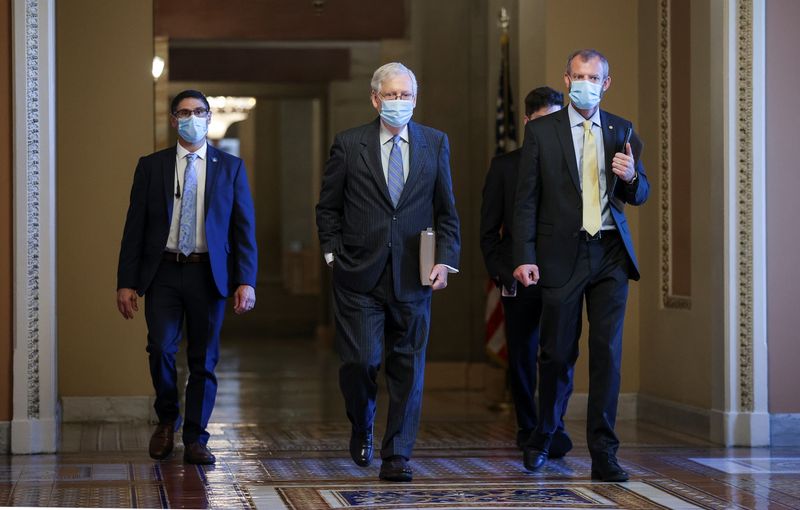 © Reuters. U.S. Senate Majority Leader Mitch McConnell walks through the U.S. Capitol in Washington
