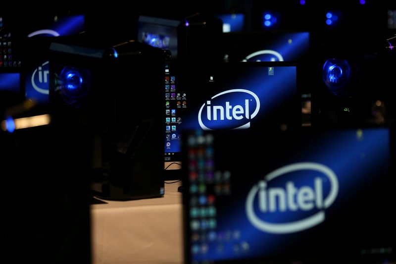 &copy; Reuters. 米インテル、データセンター事業が7％減収　コロナ禍で需要減少