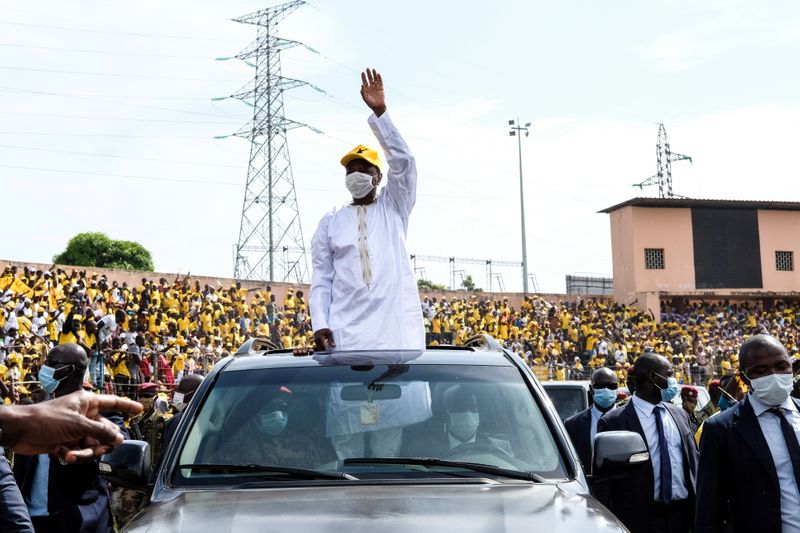 &copy; Reuters. نتائج أولية: رئيس غينيا يفوز بولاية ثالثة باكتساح