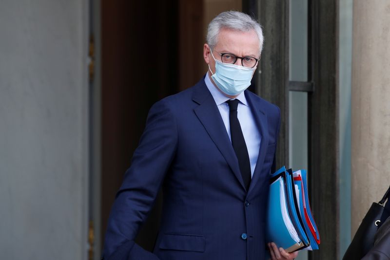 © Reuters. LE COUVRE-FEU ÉLARGI COÛTERA UN PEU PLUS DE 2 MILLIARDS D'EUROS, DIT LE MAIRE