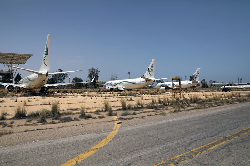 &copy; Reuters. FILE PHOTO: Airplanes are seen at Tripoli airport after Libya&apos;s internationally recognised government regained control over the city, in Tripoli