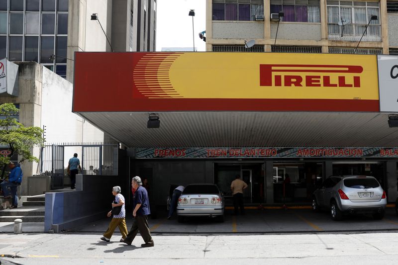&copy; Reuters. Il logo Pirelli a Caracas, in Venezuela