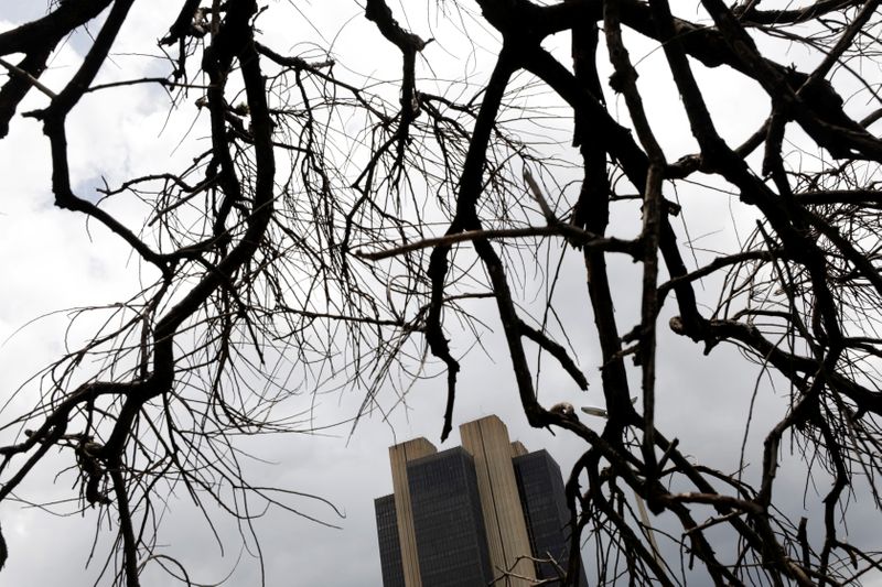 &copy; Reuters. The central bank headquarters building is pictured in Brasilia