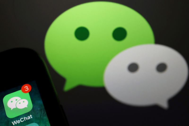 © Reuters. FILE PHOTO: Illustration picture of Wechat app on a mobile phone