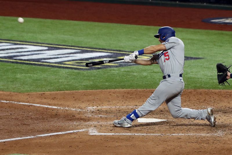 © Reuters. MLB: World Series-Los Angeles Dodgers at Tampa Bay Rays