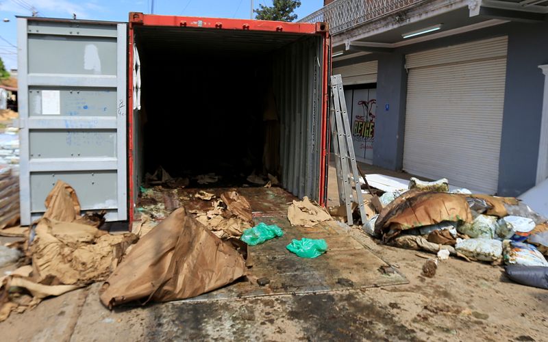 &copy; Reuters. Encuentran cadáveres en envío de fertilizantes de Serbia a Asunción