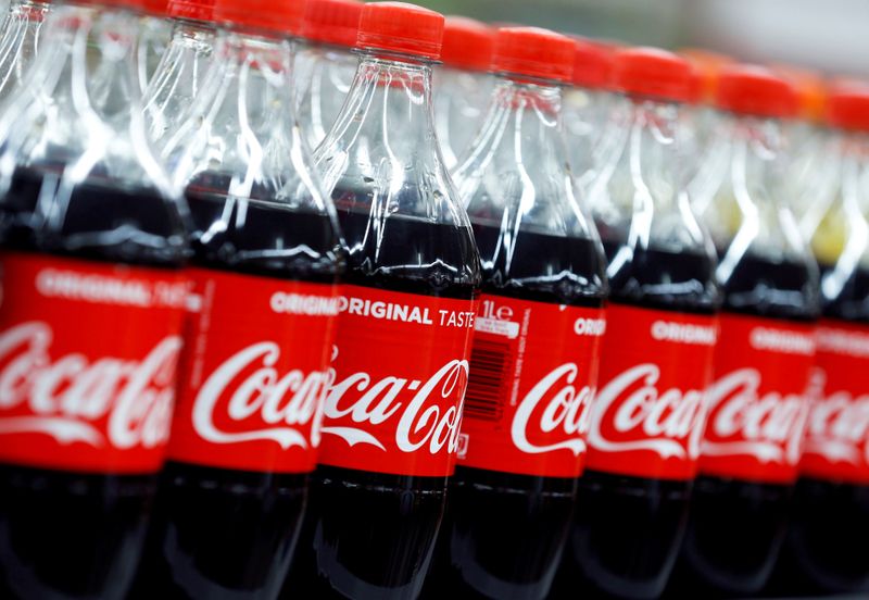 &copy; Reuters. FILE PHOTO: Bottles of Coca-Cola are seen at a Carrefour Hypermarket store in Montreuil, near Paris