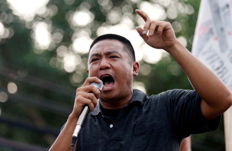 &copy; Reuters. Pro-democracy protester Jatupat “Pai” Boonpattararaksa gives a speech after being released from Bangkok Remand Prison in Bangkok