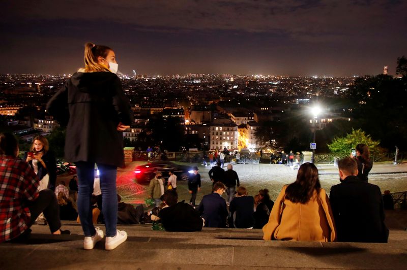 &copy; Reuters. FILE PHOTO: People enjoy the view from Montmartre a few minutes before the nightly curfew imposed to curb the spread of the coronavirus, in Paris