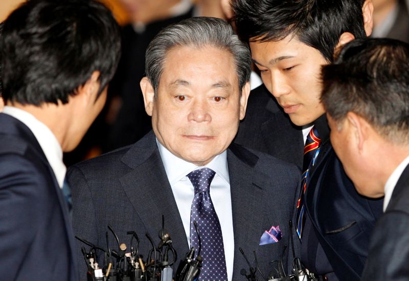 © Reuters. SAMSUNG ANNONCE LE DÉCÈS DE SON PRÉSIDENT LEE KUN-HEE