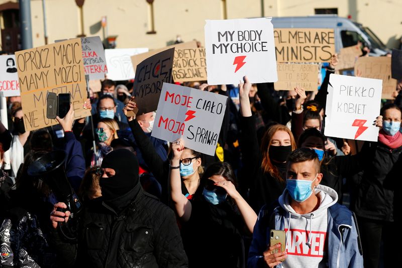 &copy; Reuters. Protestas contra la casi total prohibición del aborto en Polonia
