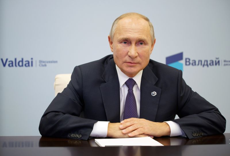 &copy; Reuters. FILE PHOTO: Russia&apos;s President Putin speaks at a meeting of the Valdai Discussion Club