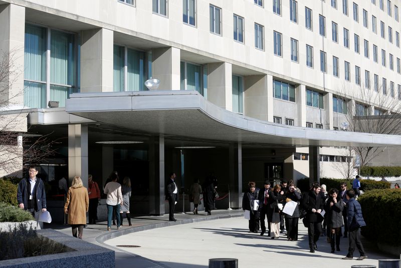 &copy; Reuters. FILE PHOTO: People enter and leave State Department Building in Washington