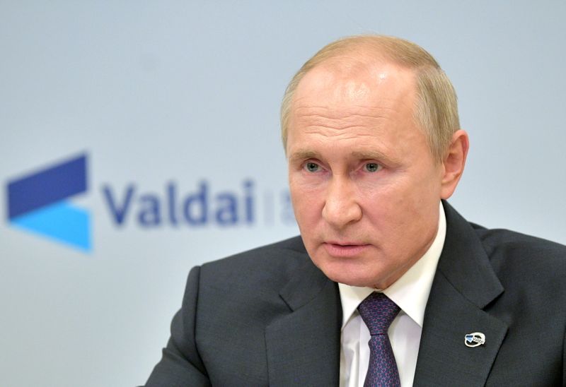 &copy; Reuters. بوتين يرفض انتقاد ترامب لعلاقات نجل بايدن مع أوكرانيا أو روسيا