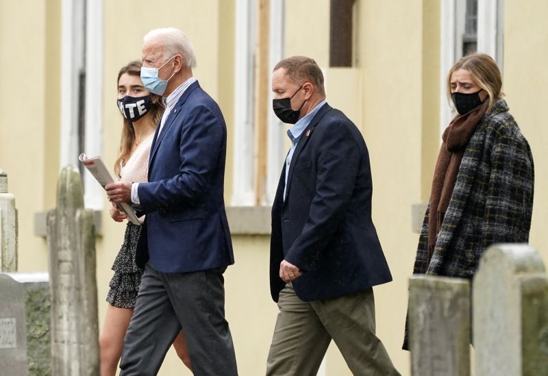 © Reuters. Joe Biden attends church in Wilmington, Delaware