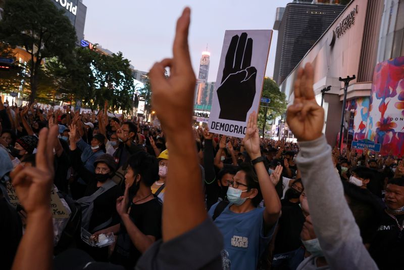 &copy; Reuters. タイの最大野党党首、首相に辞任要求　デモ隊は独大使館へ行進へ