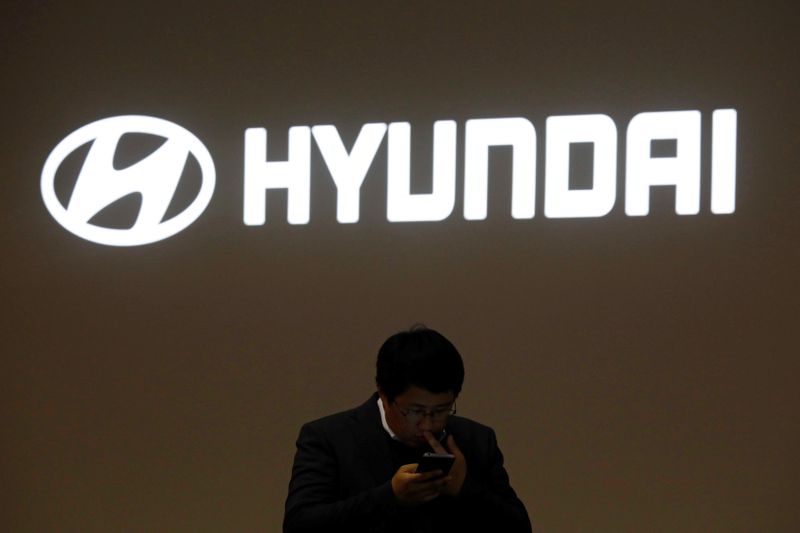 &copy; Reuters. A man walks past the logo of Hyundai Motor during the 2019 Seoul Motor Show in Goyang