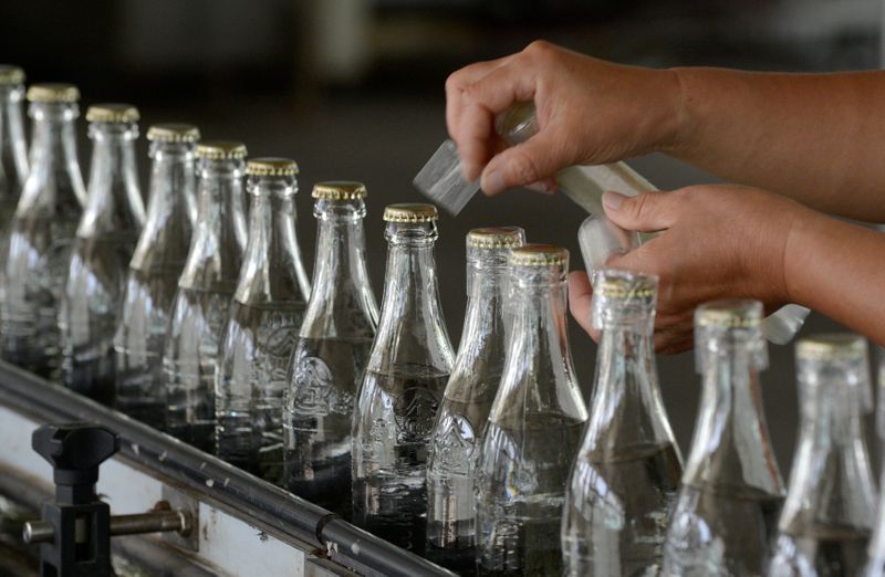 &copy; Reuters. Fánbrica de bebidas alcoólicas em Taiyuan, China