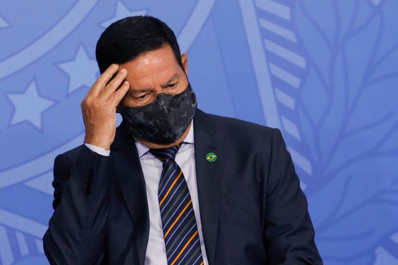 &copy; Reuters. Vic-presidente Hamilton Mourão durante cerimônia no Palácio do Planalto