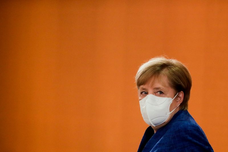 &copy; Reuters. Chanceler da Alemanha, Angela Merkel, chega para reunião de gabinete em Berlim