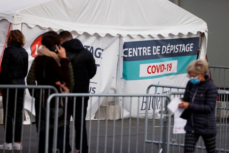 &copy; Reuters. Un centro sanitario per test Covid-19 a Englos, in Francia