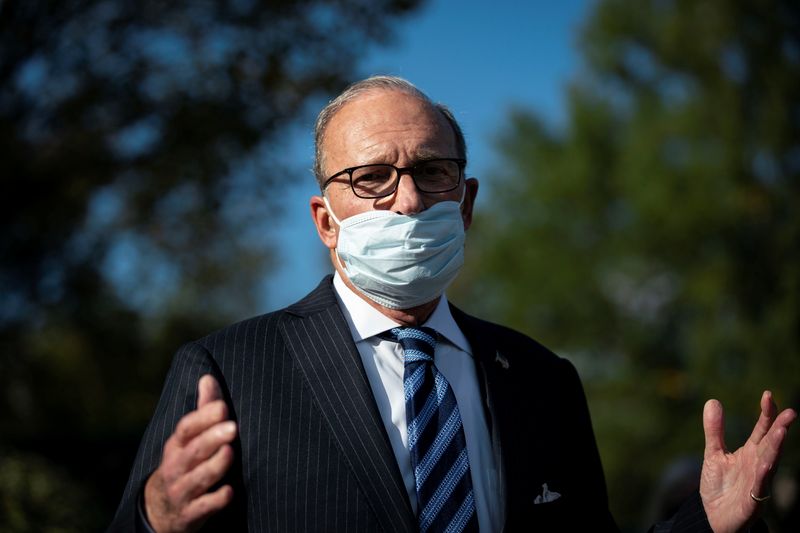 &copy; Reuters. White House chief economic adviser Larry Kudlow speaks to reporters following a television interview, outside the White House i