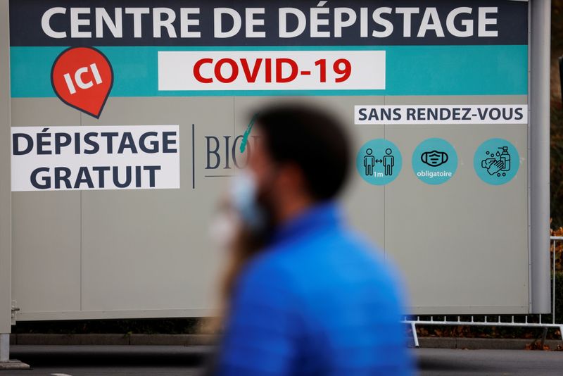 &copy; Reuters. FRANCE: DES SCÉNARIOS DE DURCISSEMENT DES MESURES ANTI-COVID-19 À L&apos;ÉTUDE