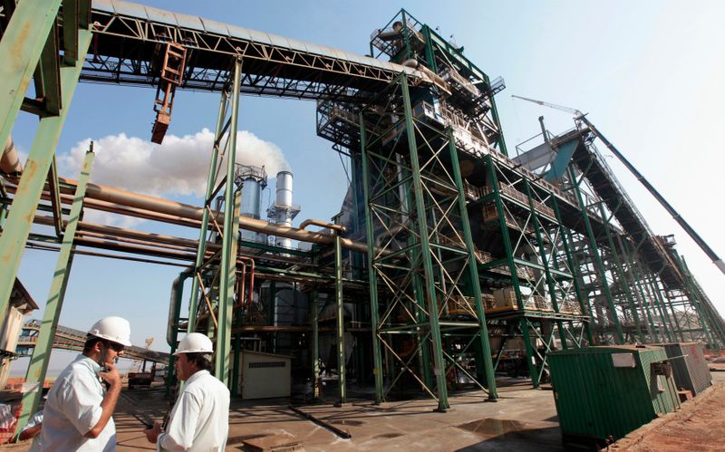 © Reuters. Usina de processamento de cana-de-açúcar em Valparaíso (SP)
