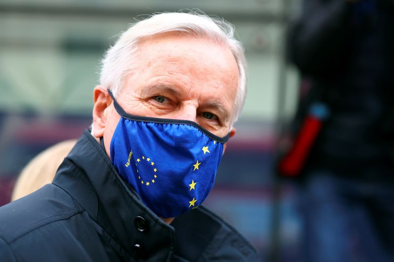 &copy; Reuters. FILE PHOTO: European Union&apos;s Brexit negotiator Michel Barnier arrives at 1VS conference centre ahead of Brexit negotiations in London