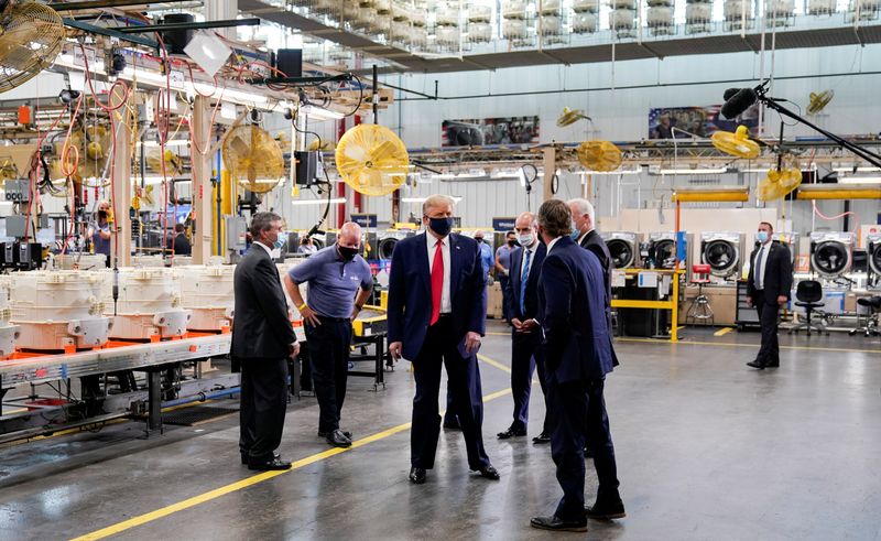 &copy; Reuters. FILE PHOTO: U.S. President Donald Trump tours Whirlpool Corporation washing machine factory in Clyde, Ohio