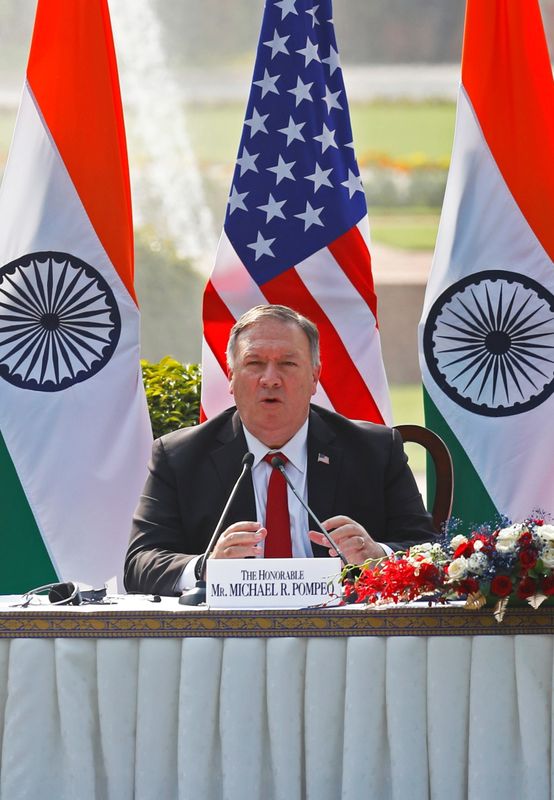 &copy; Reuters. أمريكا تحذر من خطر تمثله الصين وتوقع اتفاقا عسكريا مع الهند